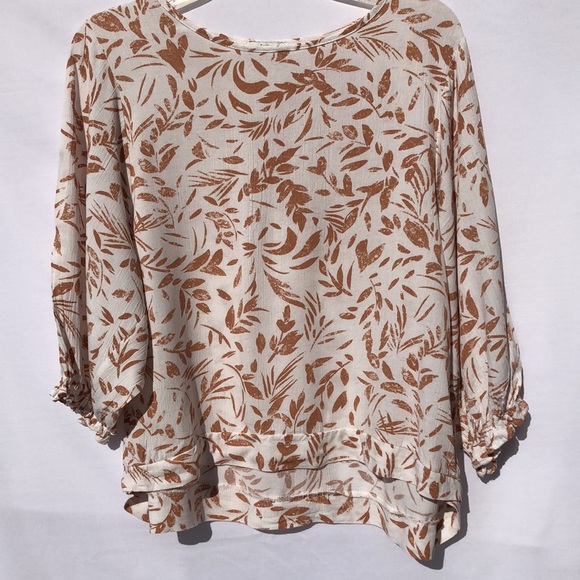 JODIFL Tops - Jodifl High/low Boho floral ballon sleeves top in cream and light brown sz M